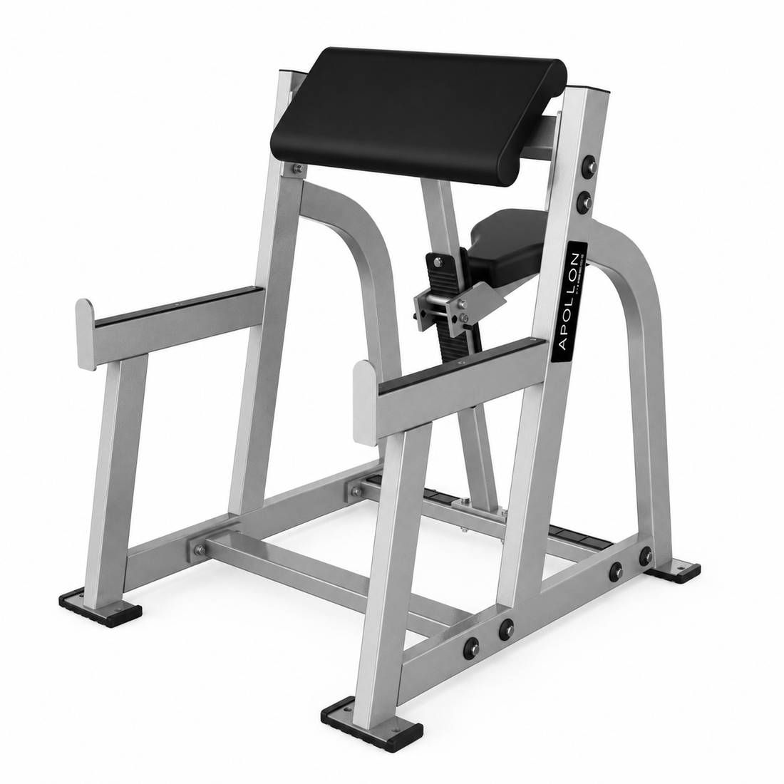 Apollon Fitness Preacher Curl Bench – profesionalna Scott klupa za biceps sa tapaciranim osloncem za nadlaktice, podesivim sedištem i nosačima za šipku.
