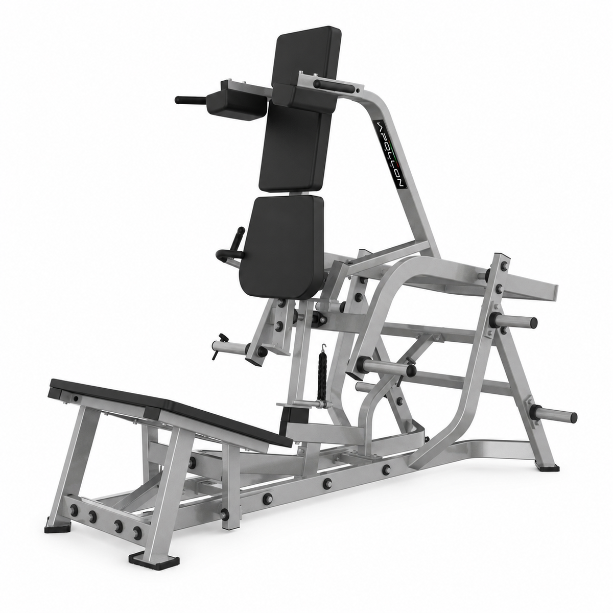 Apollon Fitness V-Squat – profesionalna plate-loaded sprava za čučanj sa osloncima za ramena, naslonom i platformom za stopala, namenjena treningu nogu i gluteusa.
